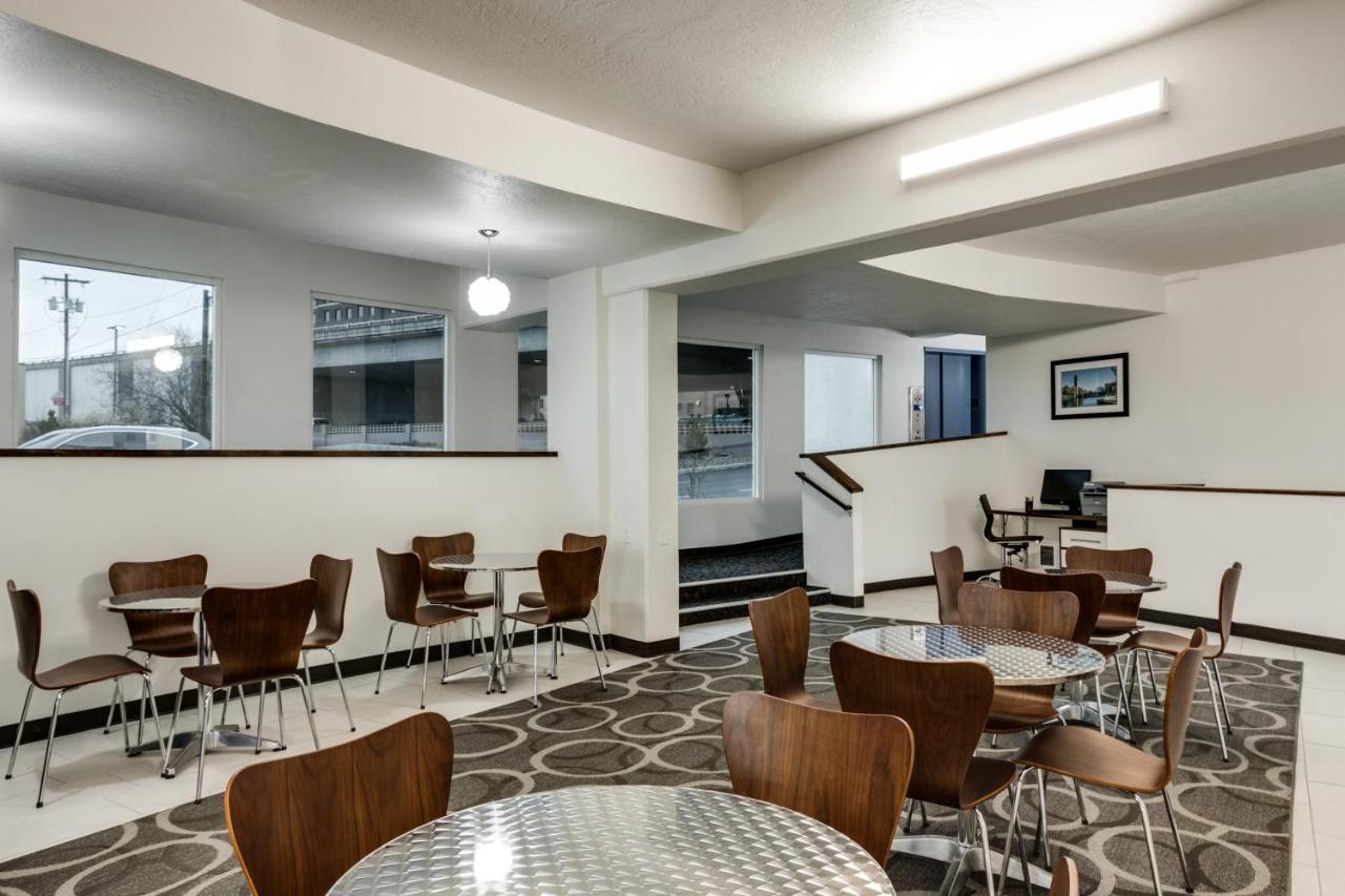 Baymont By Wyndham Motel